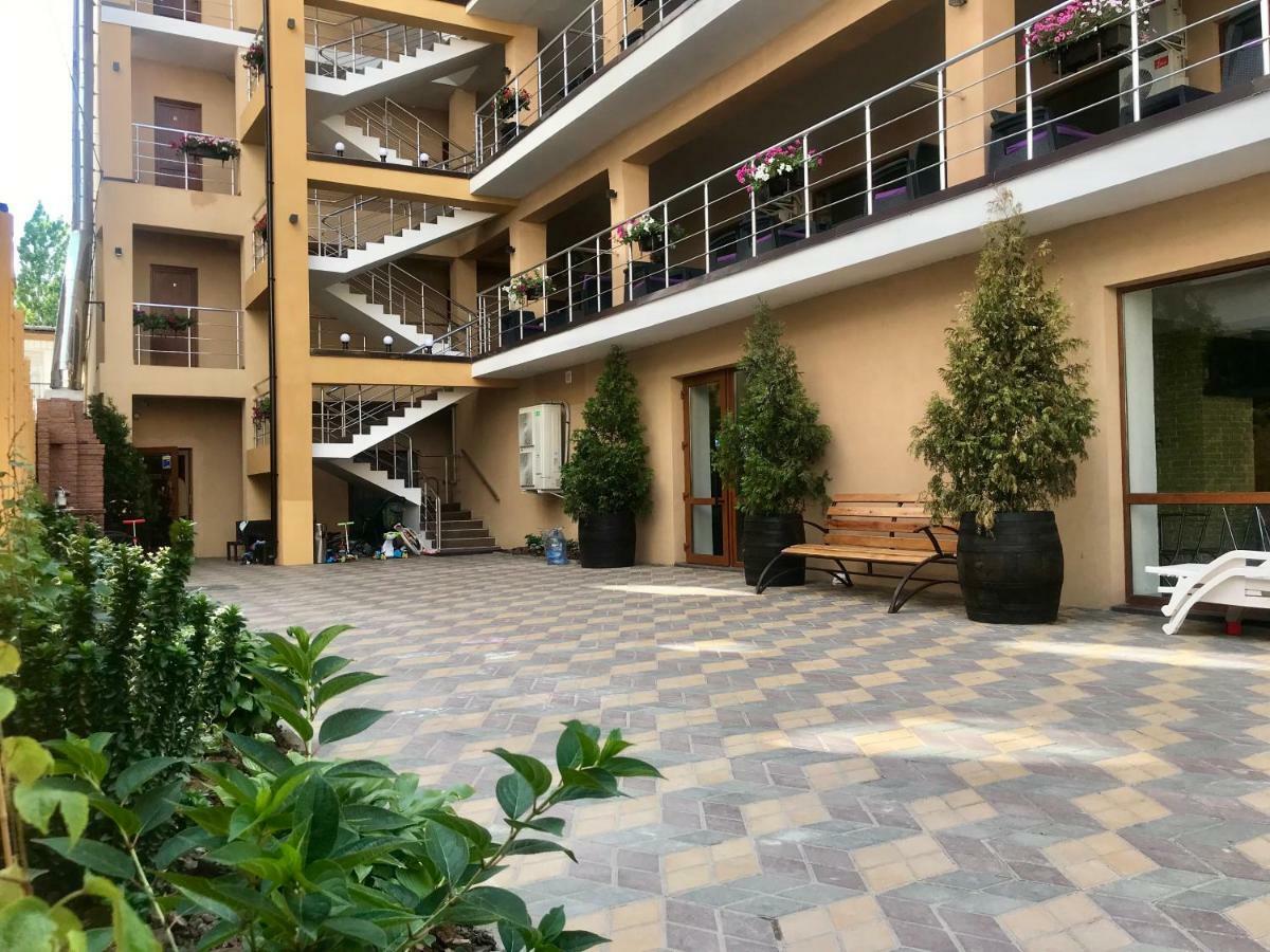 Золотий Лев Hotel ซาโตกา ภายนอก รูปภาพ