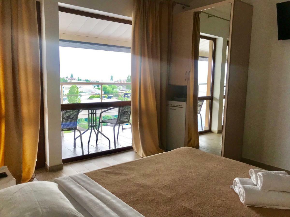 Золотий Лев Hotel ซาโตกา ภายนอก รูปภาพ