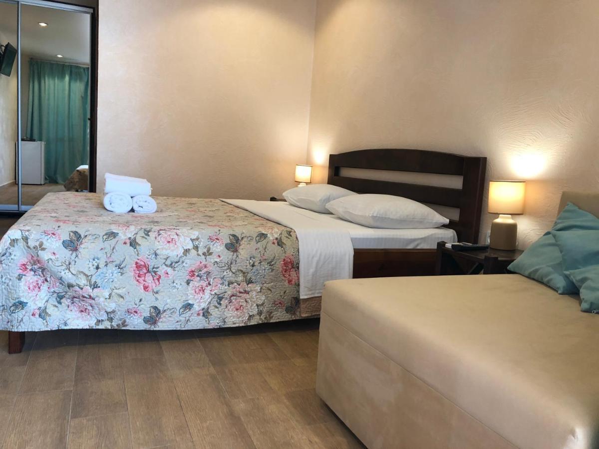 Золотий Лев Hotel ซาโตกา ภายนอก รูปภาพ